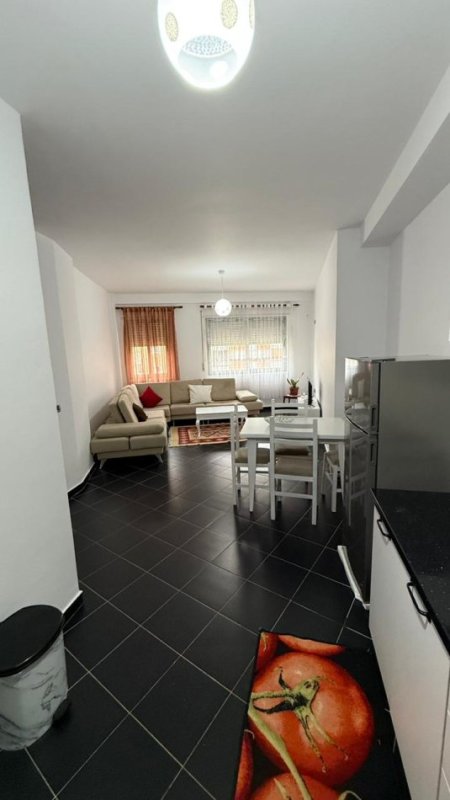 Tirane, jepet me qera apartament 2+1 Kati 3, 90 m² 400 € (Kopshti Botanik)