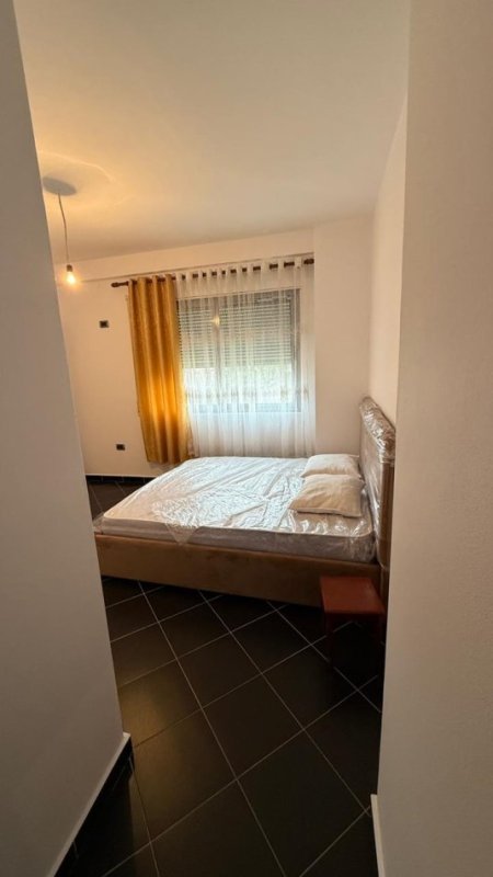 Tirane, jepet me qera apartament 2+1 Kati 3, 90 m² 400 € (Kopshti Botanik)
