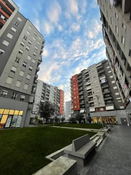jepet me qera apartament 1+1 , 65 m² 33.000 leke