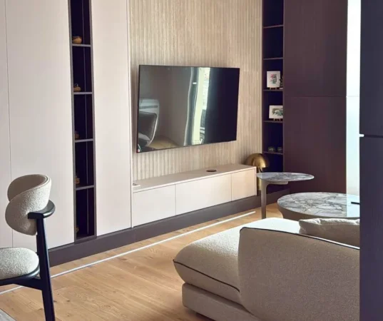 Tirane, jepet me qera apartament 1+1 Kati 13, 1.200 € (Rr. Mine Peza)