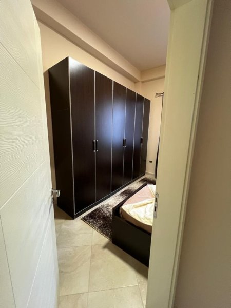 Tirane, jepet me qera apartament 2+1 Kati 1, 80 m² 519 € (Rruga Muhamet Deliu)