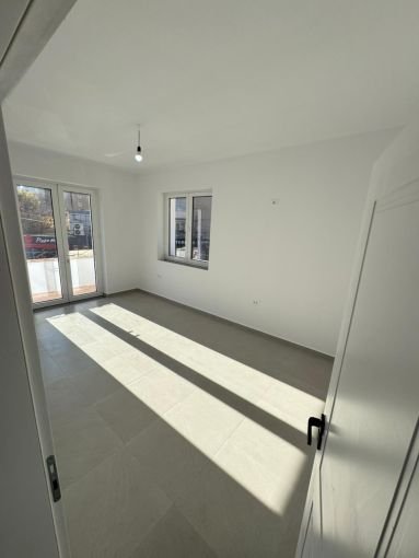 Tirane, jepet me qera zyre Kati 2, 73 m² 1.000 € (Rruga Fortuzi)