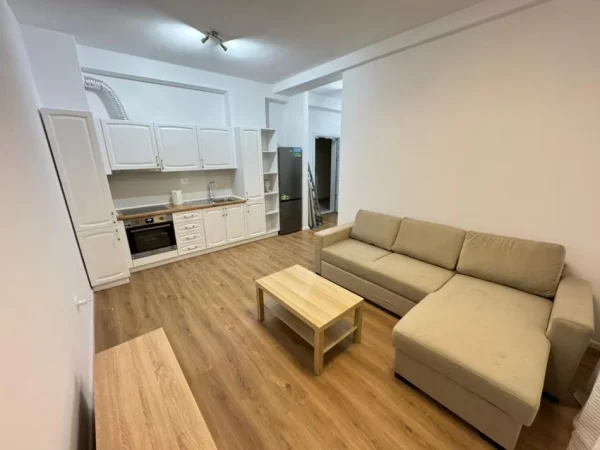 Tirane, jepet me qera apartament 1+1 Kati 1, 
