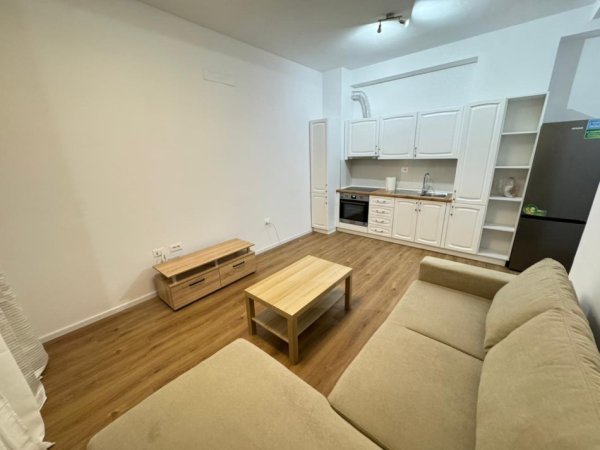 Tirane, jepet me qera apartament 1+1 Kati 1, 