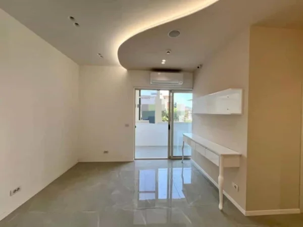 Tirane, jepet me qera apartament 3+1+Ballkon Kati 2, 140 m² 1.600 € (Rruga Asim Vokshi)