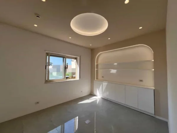 Tirane, jepet me qera apartament 3+1+Ballkon Kati 2, 140 m² 1.600 € (Rruga Asim Vokshi)