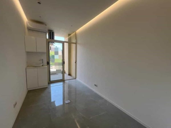 Tirane, jepet me qera apartament 3+1+Ballkon Kati 2, 140 m² 1.600 € (Rruga Asim Vokshi)