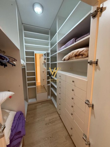 Tirane, shitet apartament 3+1+Ballkon Kati 1, 270 m² 650.000 € (SAUK)