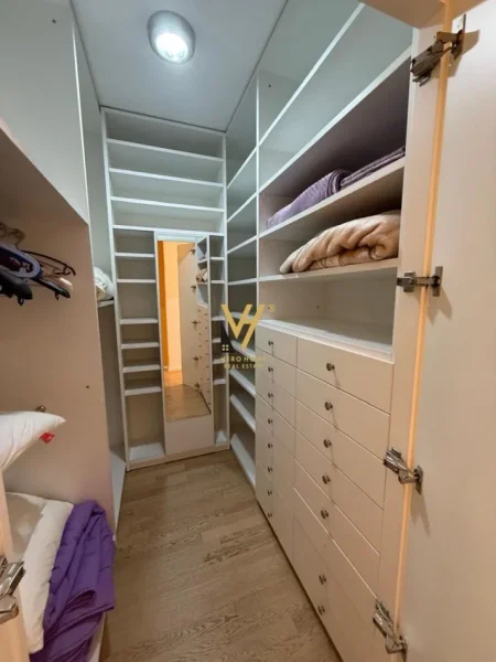 Tirane, shitet apartament 3+1+Ballkon Kati 1, 270 m² 650.000 € (SAUK)