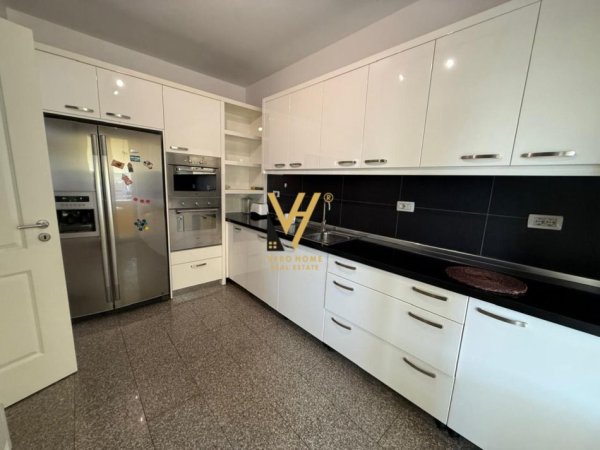 Tirane, shitet apartament 3+1+Ballkon Kati 1, 270 m² 650.000 € (SAUK)