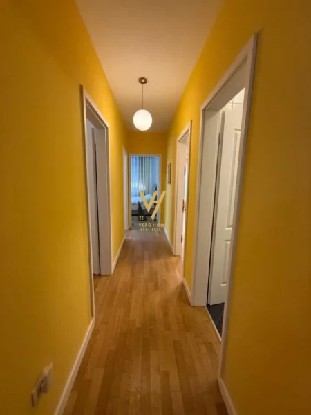 Tirane, shitet apartament 3+1+Ballkon Kati 1, 270 m² 650.000 € (SAUK)