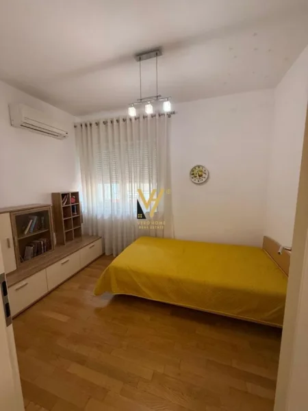 Tirane, shitet apartament 3+1+Ballkon Kati 1, 270 m² 650.000 € (SAUK)