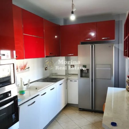 Tirane, jepet me qera apartament 2+1 Kati 4, 115 m² 500 € (Kthesa e Kamzes)