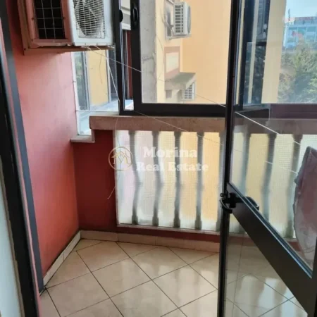 Tirane, jepet me qera apartament 2+1 Kati 4, 115 m² 500 € (Kthesa e Kamzes)