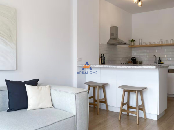 Tirane, jepet me qera apartament 1+1+Ballkon Kati 1, 65 m² 900 € 