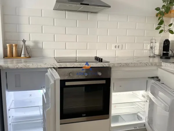 Tirane, jepet me qera apartament 1+1+Ballkon Kati 1, 65 m² 900 € 