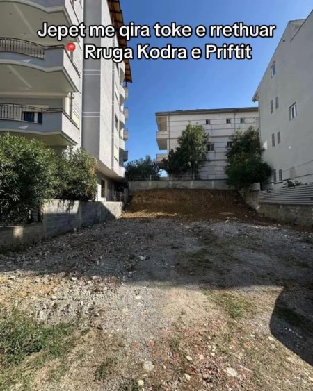 Tirane, jepet me qera truall , 300 m² (Kodra e Priftit)