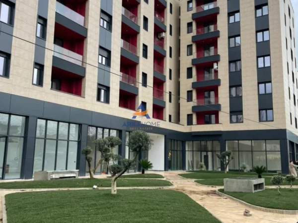 Tirane, jepet me qera dyqan Kati 0, 100 m² 1.300 € 