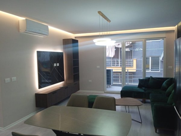 Tirane, jepet me qera apartament 2+1 Kati 3, 120 m² 500 € (Pallatet e Tom Doshit)