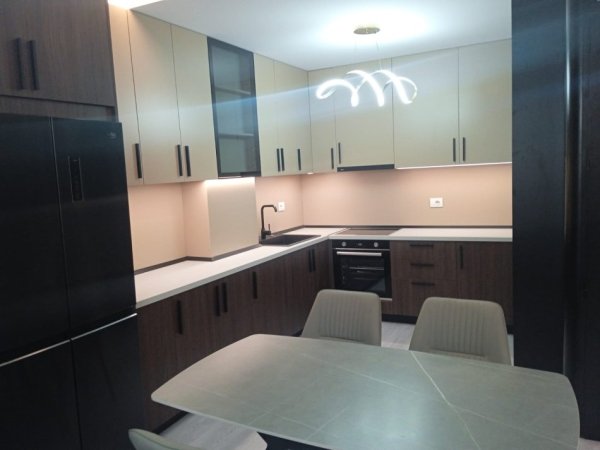 Tirane, jepet me qera apartament 2+1 Kati 3, 120 m² 500 € (Pallatet e Tom Doshit)