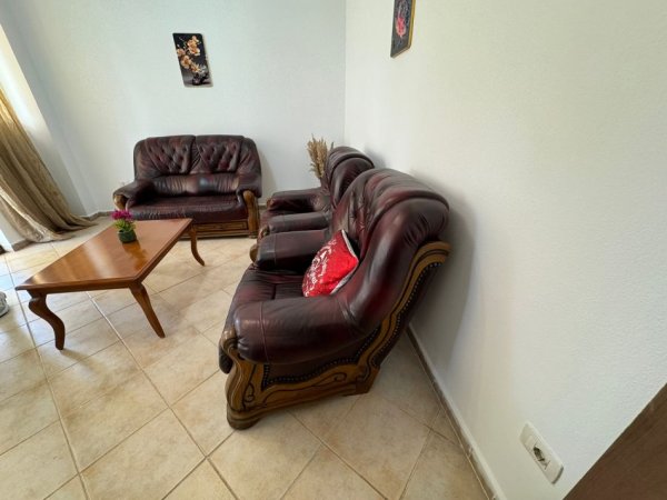 JEPET ME QERA APARTAMENT 1+1 TEK RRUGA E ELBASANIT  500 €uro