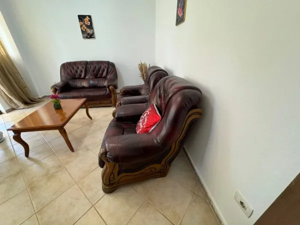 JEPET ME QERA APARTAMENT 1+1 TEK RRUGA E ELBASANIT  500 €uro