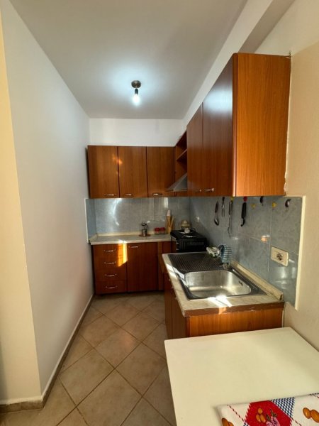 JEPET ME QERA APARTAMENT 1+1 TEK RRUGA E ELBASANIT  500 €uro