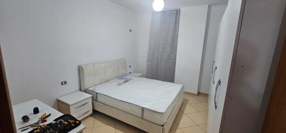 Tirane, jepet me qera apartament 2+1+Ballkon Kati 3, 115 m² 500 € (Yzberisht)