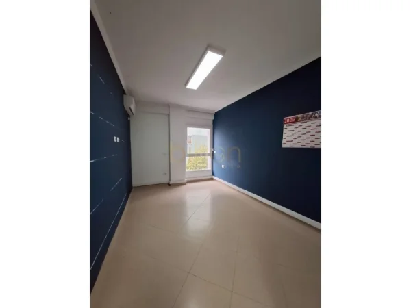 Tirane, jepet me qera , 95 m² 700 € (Prane Toptanit)