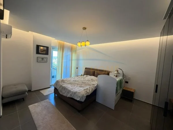 Durres, shitet apartament 2+1 Kati 7, 135 m² 300.000 € 