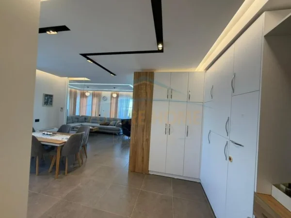 Durres, shitet apartament 2+1 Kati 7, 135 m² 300.000 € 