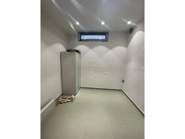 Tirane, jepet me qera Vile 2 Katshe , 225 m² 4.000 € 