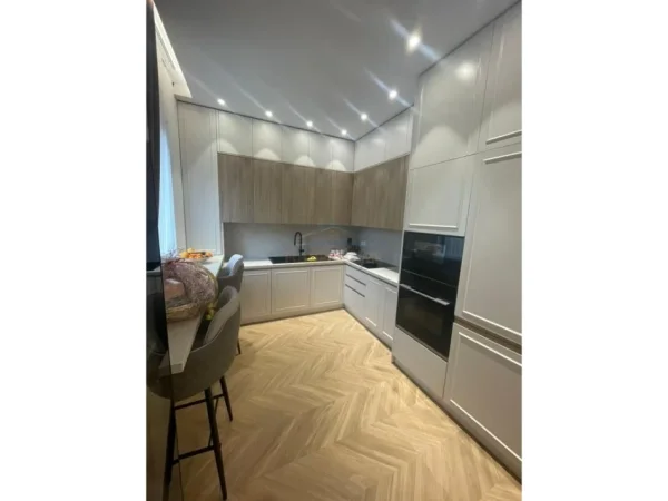 Tirane, jepet me qera Vile 2 Katshe , 225 m² 4.000 € 