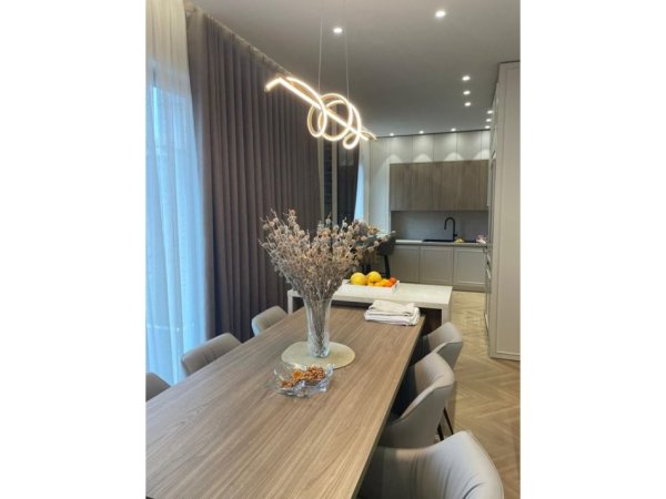 Tirane, jepet me qera Vile 2 Katshe , 225 m² 4.000 € 