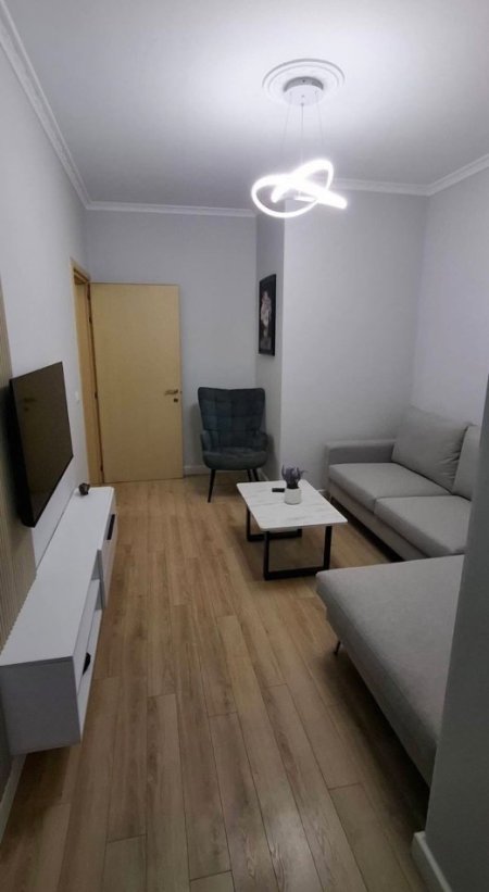 Tirane, jepet me qera apartament 1+1+Ballkon Kati 1, 64 m² 64 € (Kodra e Diellit (Eleonora))