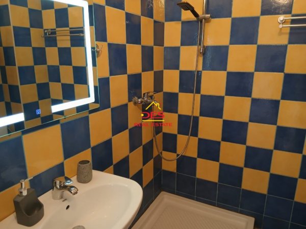 Vlore, jepet me qera apartament 1+1+Ballkon Kati 3, 70 m² 330 € (Orikum)