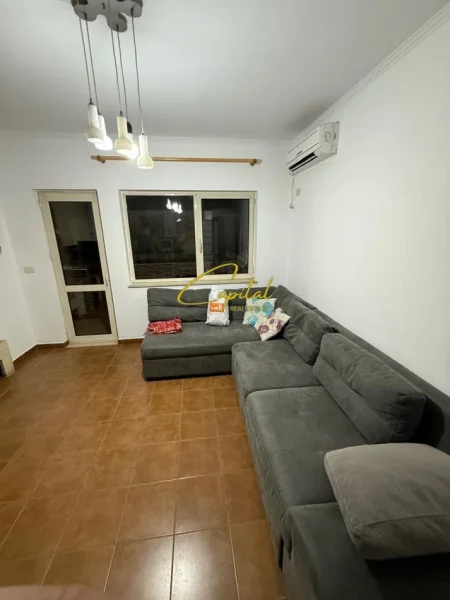 Tirane, jepet me qera apartament 1+1 Kati 5, 65 m² 400 € (YZBERISHT)