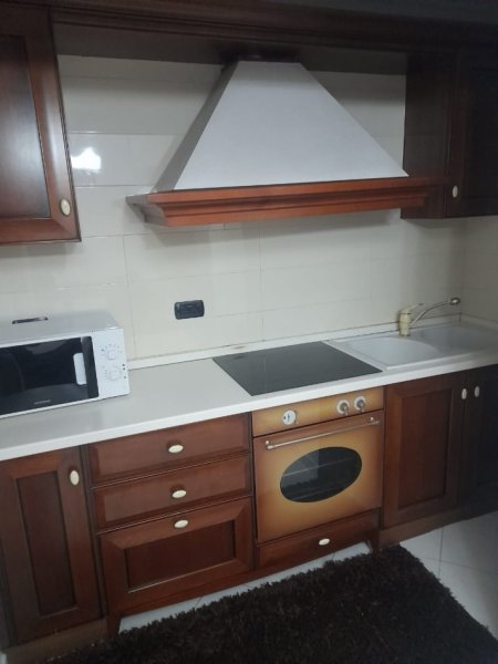 Tirane, jepet me qera apartament 1+1+Ballkon Kati 2, 60 m² 450 € (Vasil Shanto)