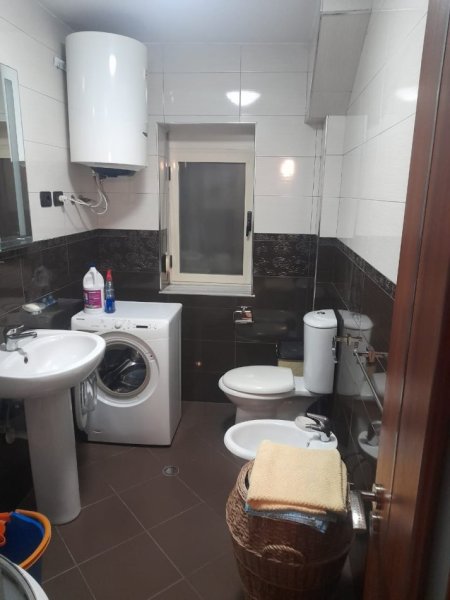 Tirane, jepet me qera apartament 1+1+Ballkon Kati 2, 60 m² 450 € (Vasil Shanto)