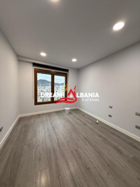 Tirane, jepet me qera zyre , 200 m² 3.000 € (Rruga e Kavajes)