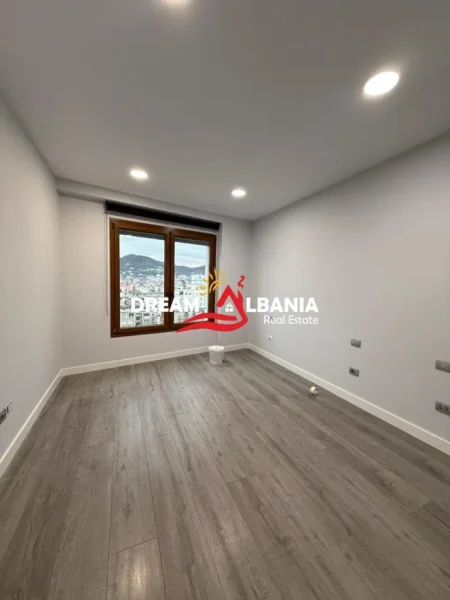 Tirane, jepet me qera zyre , 200 m² 3.000 € (Rruga e Kavajes)