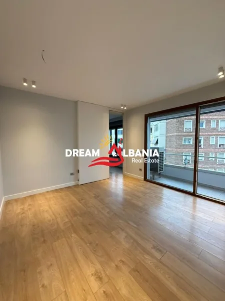 Tirane, jepet me qera zyre , 200 m² 3.000 € (Rruga e Kavajes)