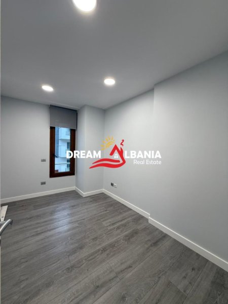 Tirane, jepet me qera zyre , 200 m² 3.000 € (Rruga e Kavajes)