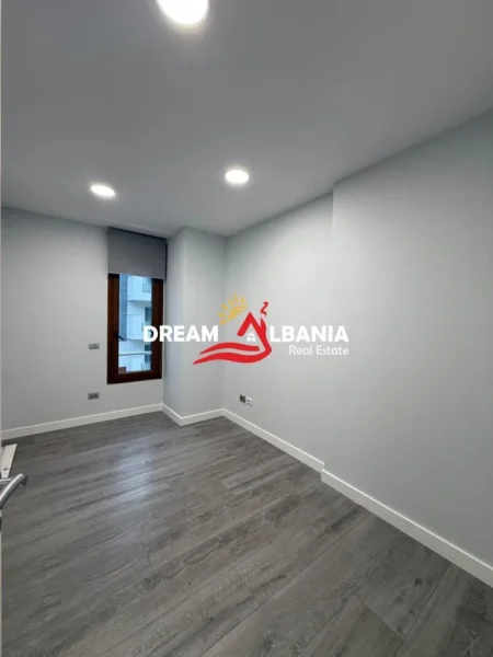 Tirane, jepet me qera zyre , 200 m² 3.000 € (Rruga e Kavajes)