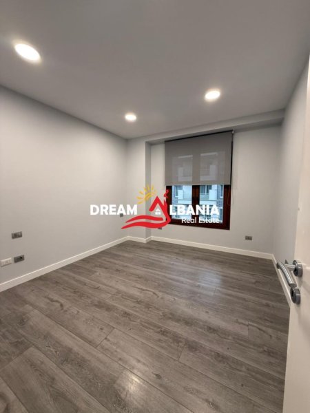 Tirane, jepet me qera zyre , 200 m² 3.000 € (Rruga e Kavajes)