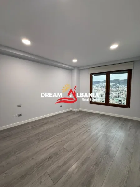 Tirane, jepet me qera zyre , 200 m² 3.000 € (Rruga e Kavajes)