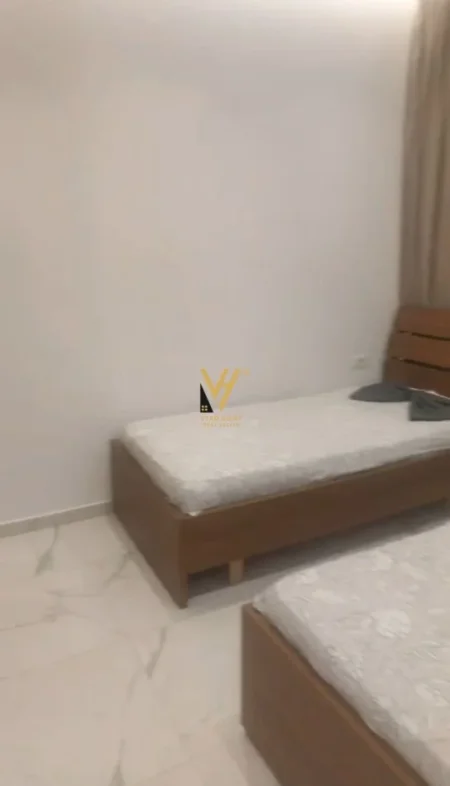 Tirane, jepet me qera apartament 1+1+Ballkon Kati 0, 55 m² 450 € (5 MAJI)