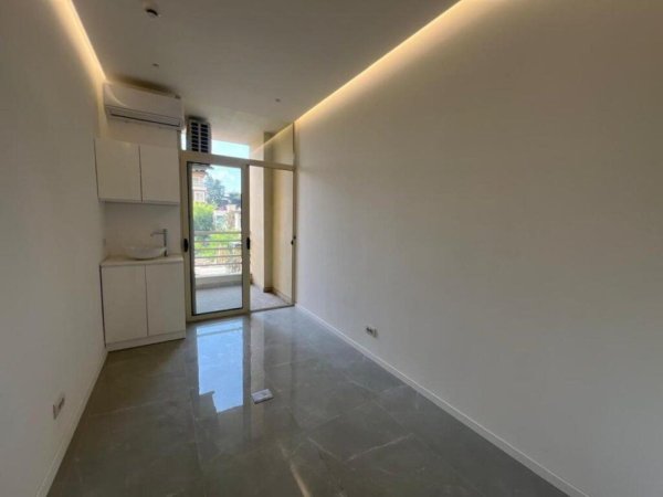 Tirane, jepet me qera zyre Kati 2, 140 m² 1.600 € (STACIONI TRENIT)