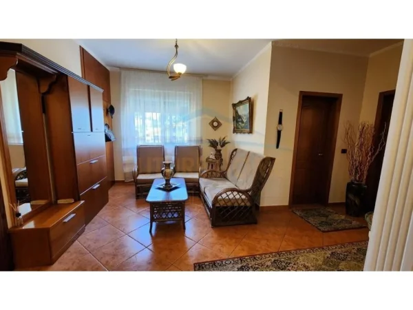 Durres, shitet apartament 3+1 Kati 6, 168 m² 295.000 € 