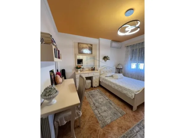 Durres, shitet apartament 3+1 Kati 6, 168 m² 295.000 € 